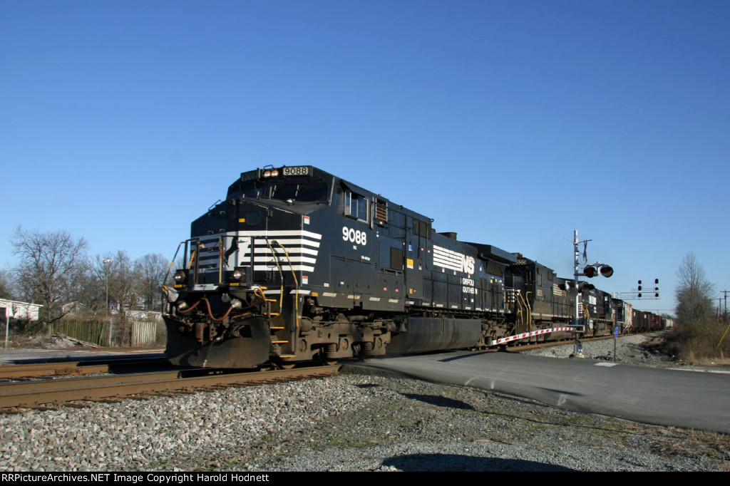 NS 9088 leads train 349 westbound